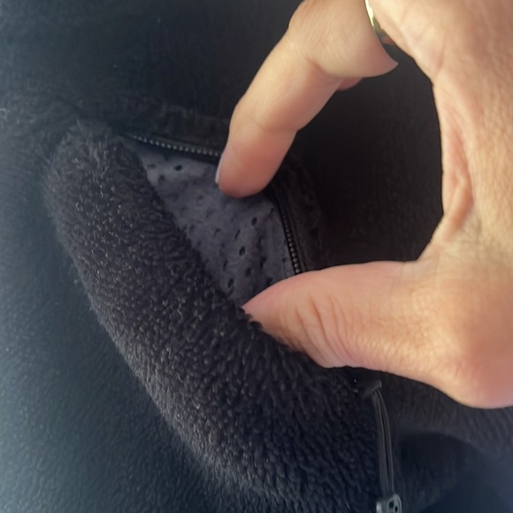 Black with grey trim women’s Patagonia zipper fleece size M - Picture 3 of 9